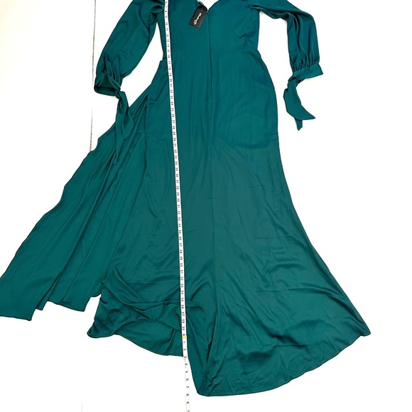 CINDERELLA DIVINE EMERALD GREEN SATIN PLUNGING V-NECK DRAPED LONG DRESS NWT Sz14 - Picture 13 of 14